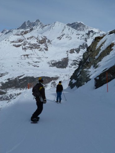 two people skiing in Zermatt